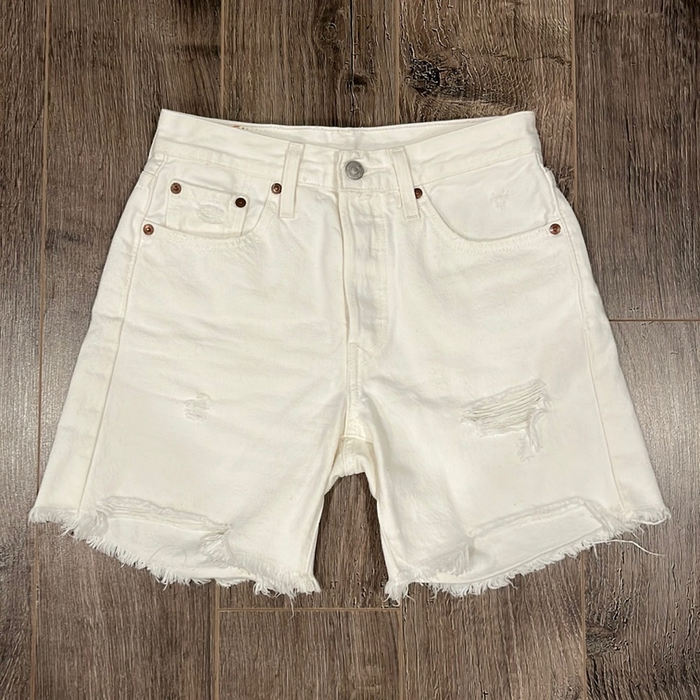 ❌SOLD❌ Levi’s | 501 Mid Thigh Denim Shorts (White)